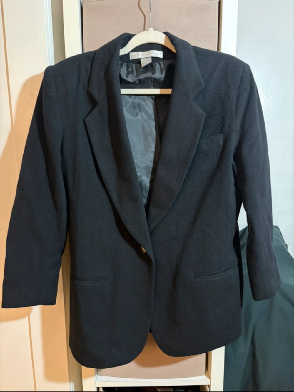 The Limited Wool Women's Blazer - Timeless Single-Button Jacket